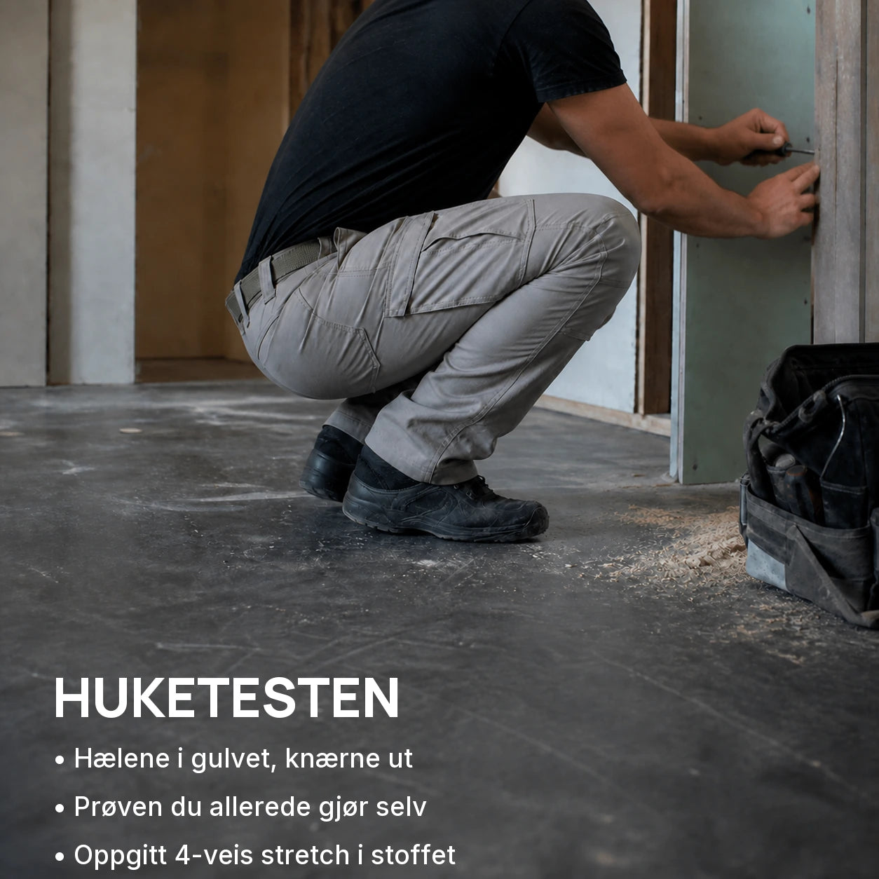 Huketesten: hælene i gulvet, knærne ut